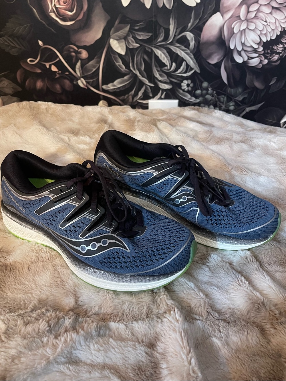 Saucony Triumph ISO 5 Men's Steel, Black running shoe Size 9